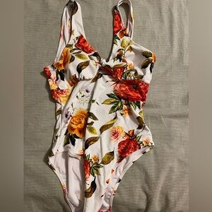 Cupshe one piece swimsuit with front cutout